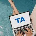 femme recherche TA sur Google